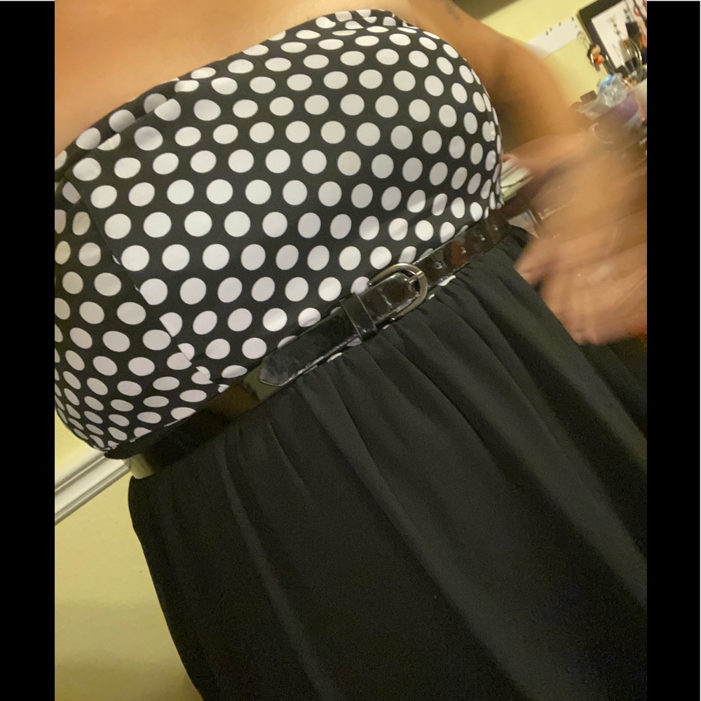 Title:
Strapless Black & White Polka Dot Dress with Belt – Size 16